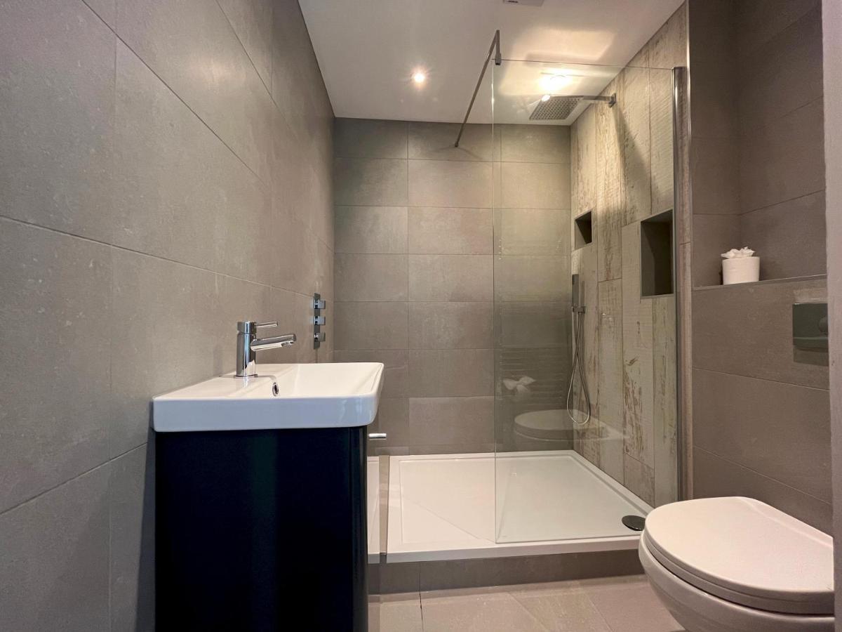 Apartment Spacious Apartment~parking~close To Seafront *