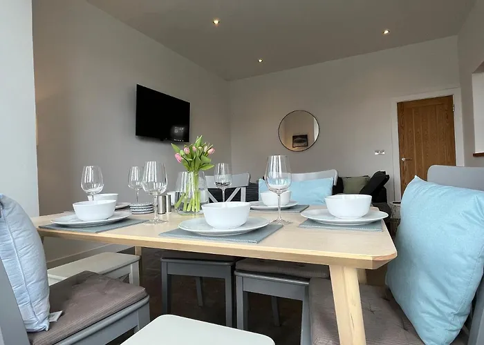 Spacious Apartment~Parking~Close To Seafront
