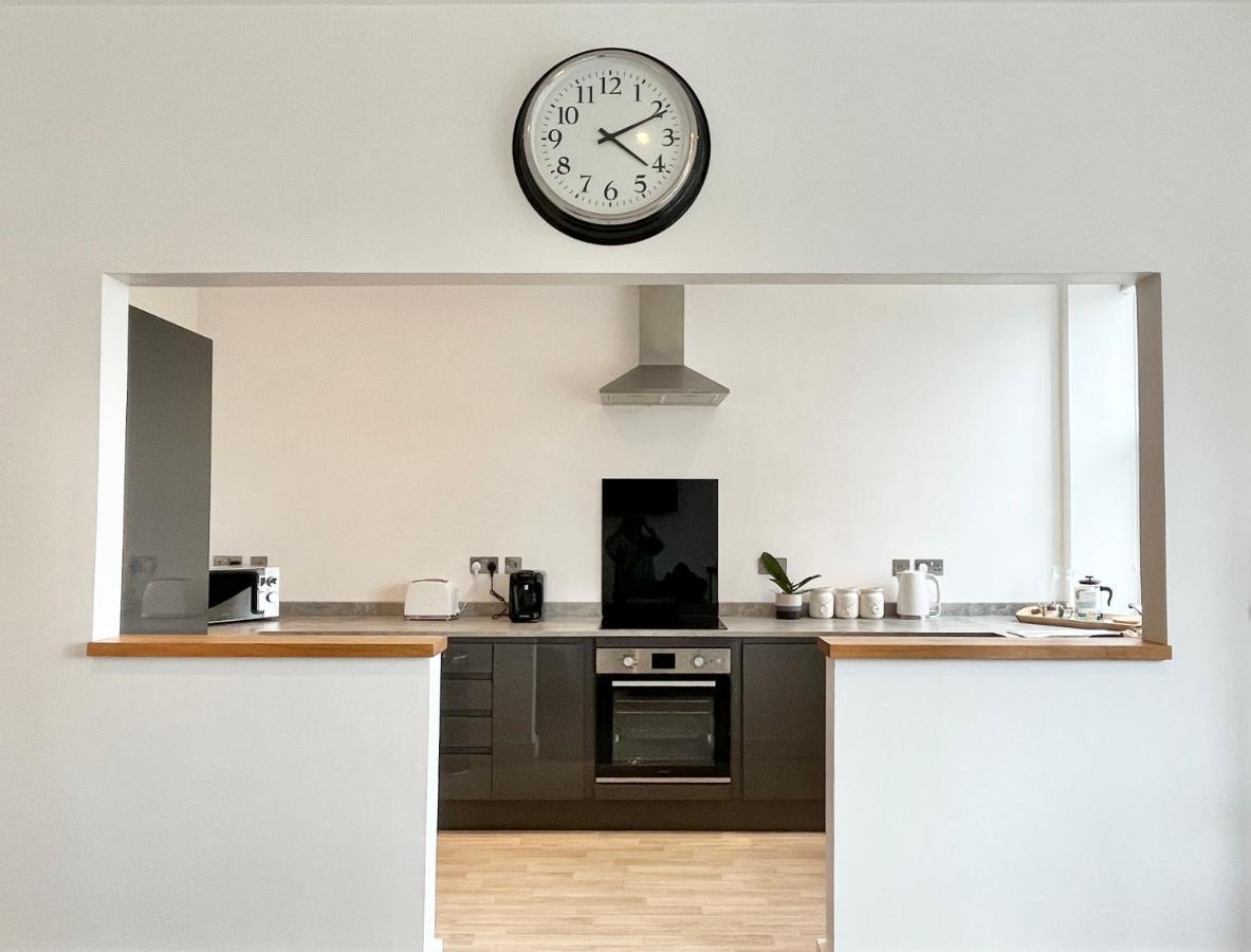 Spacious Apartment~parking~close To Seafront Apartment *