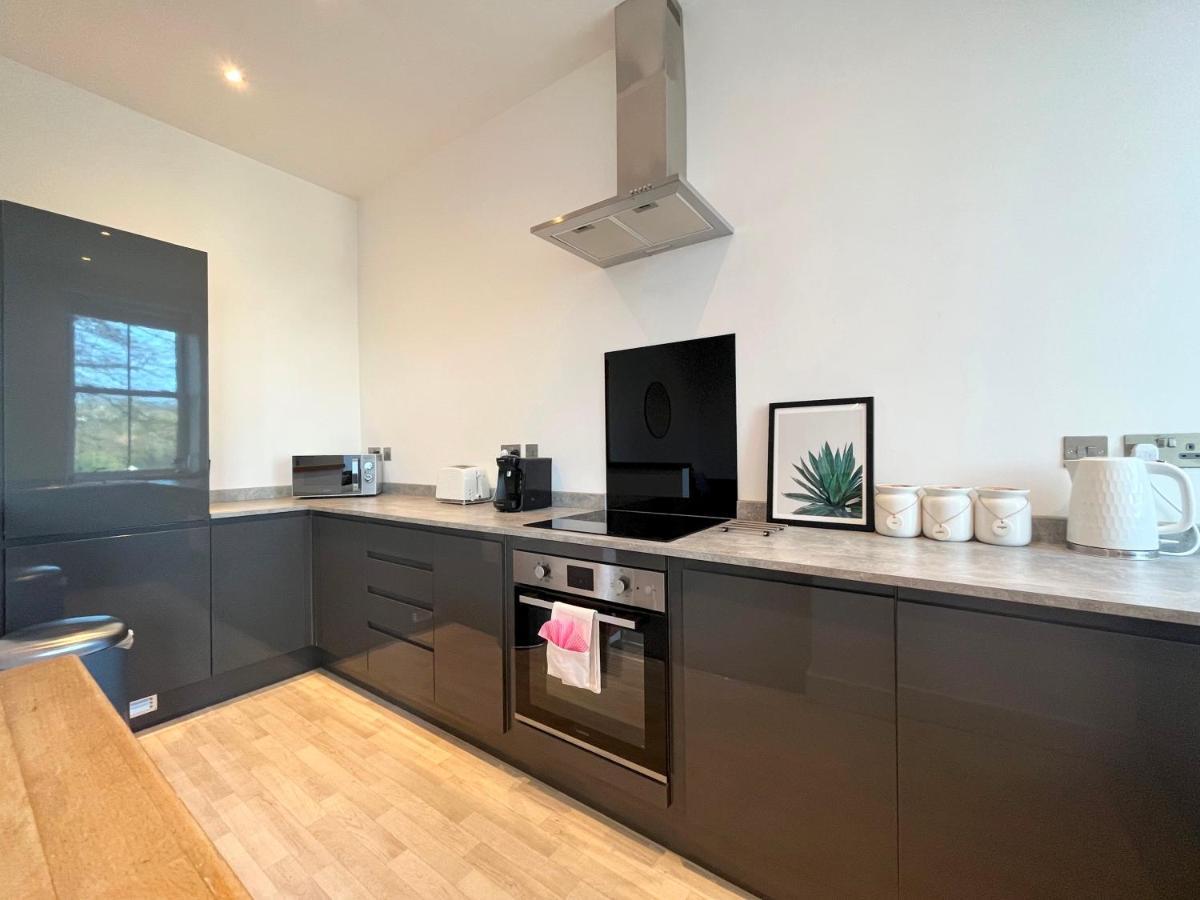Spacious Apartment~parking~close To Seafront